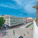 Modern, Contemporary Flat-15 Minutes To Venice